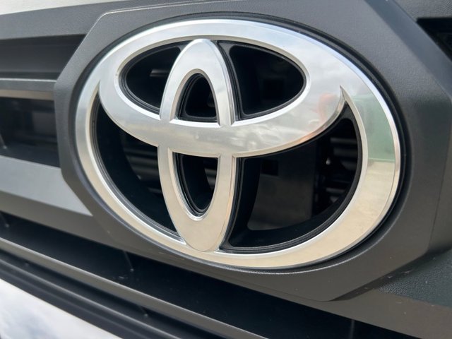 Vehicle image 31 of 37