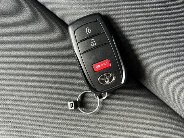 Vehicle image 33 of 37