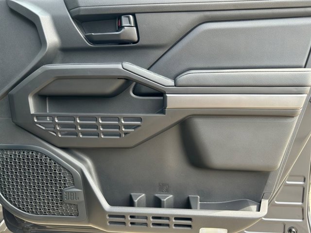 Vehicle image 25 of 37