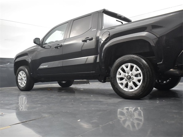 Vehicle image 4 of 42