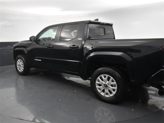 Vehicle image 23 of 42