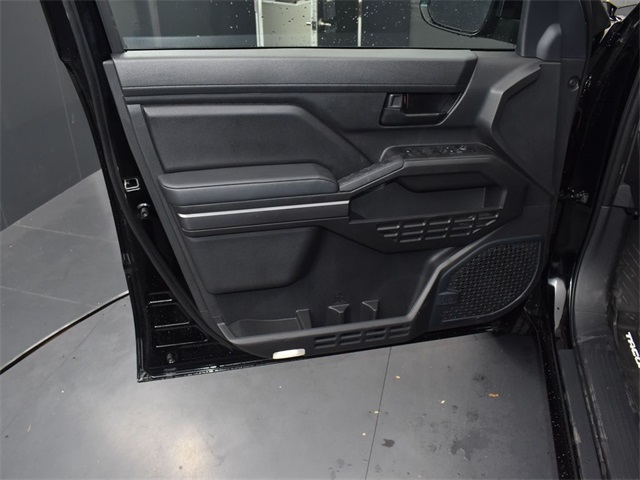 Vehicle image 36 of 42