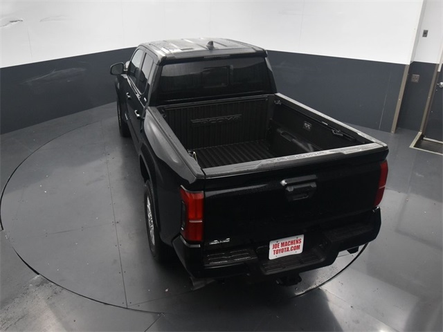 Vehicle image 38 of 42