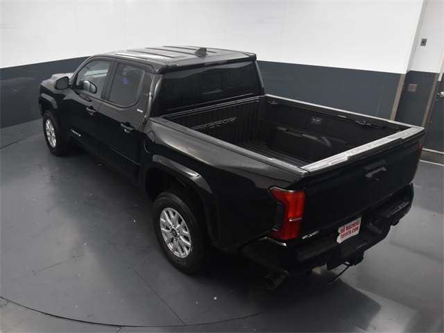 Vehicle image 21 of 42