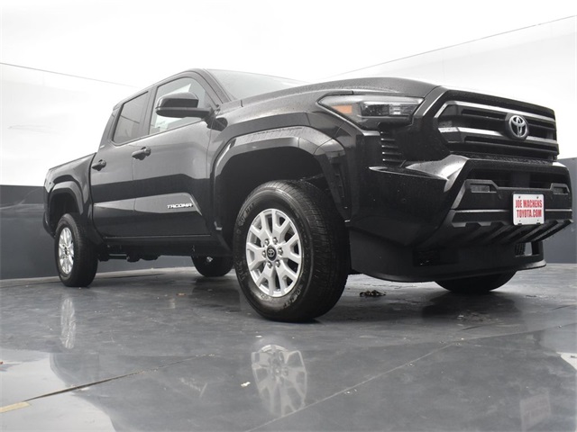 Vehicle image 18 of 42
