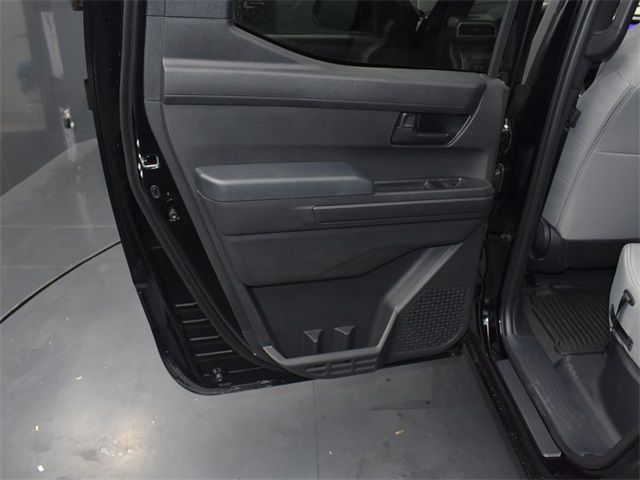 Vehicle image 34 of 42