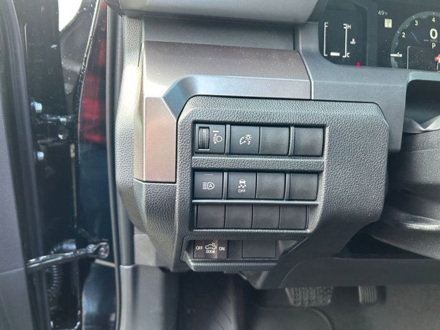 Vehicle image 21 of 37
