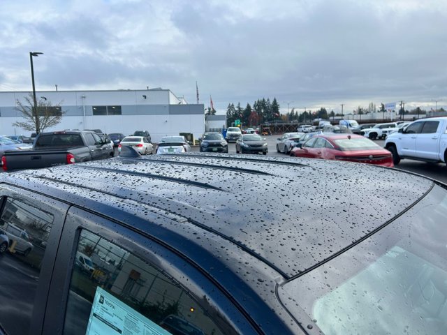 Vehicle image 28 of 37
