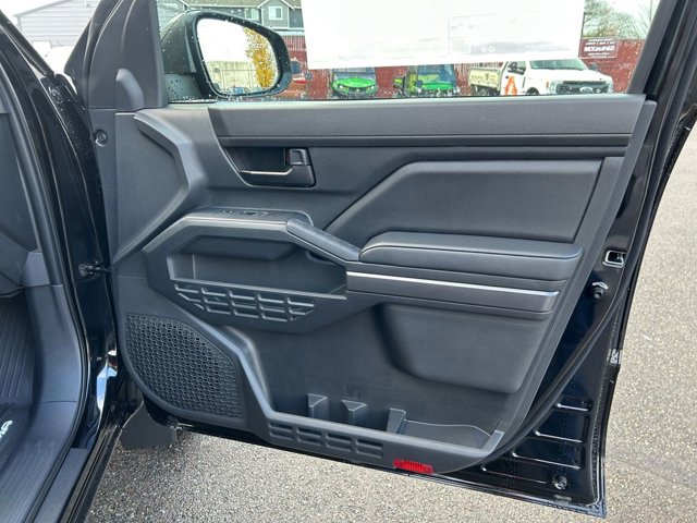 Vehicle image 25 of 37
