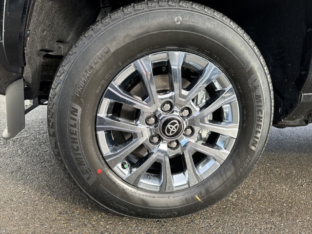 Vehicle image 7 of 23