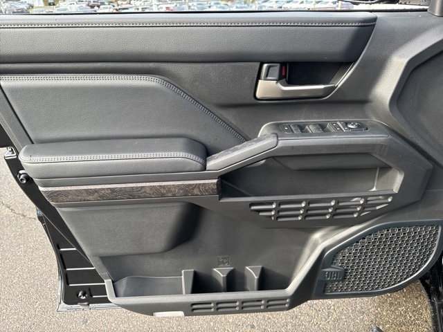 Vehicle image 10 of 23
