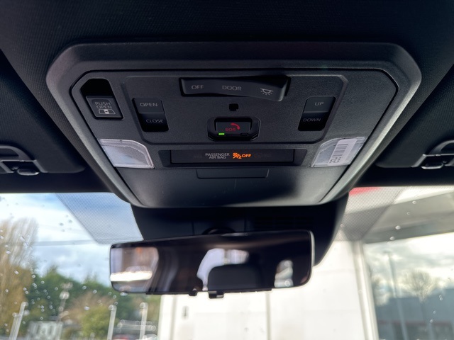 Vehicle image 18 of 23