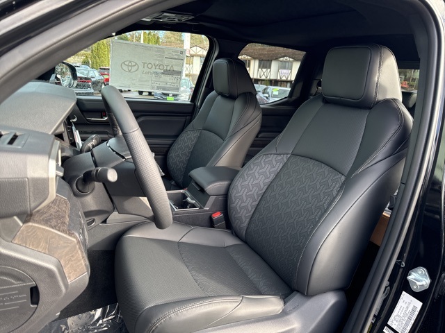 Vehicle image 11 of 23