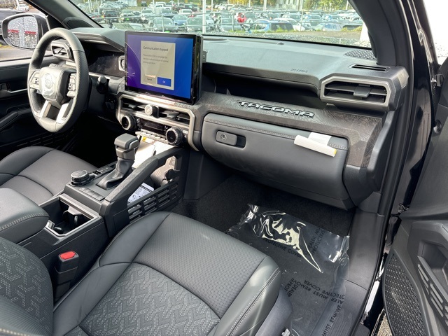 Vehicle image 21 of 23