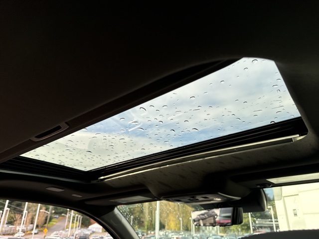 Vehicle image 20 of 23