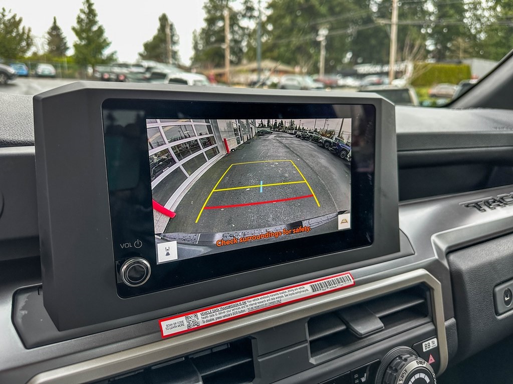 Vehicle image 16 of 21