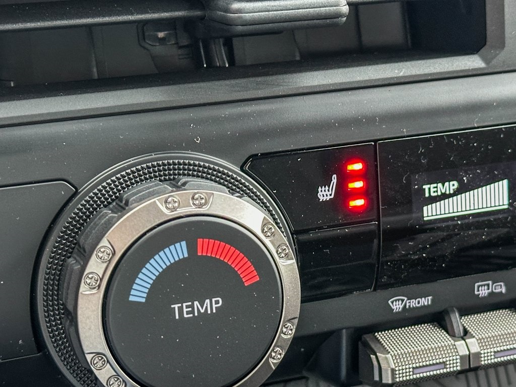 Vehicle image 18 of 21