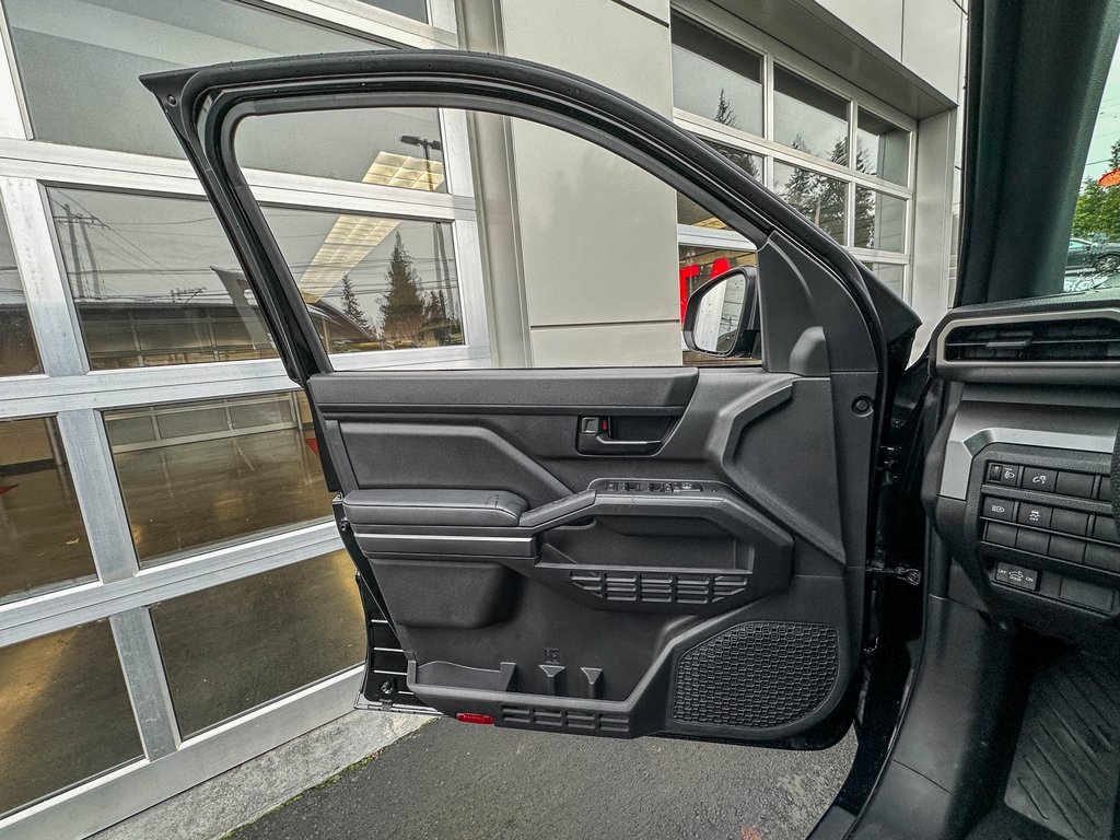 Vehicle image 13 of 21