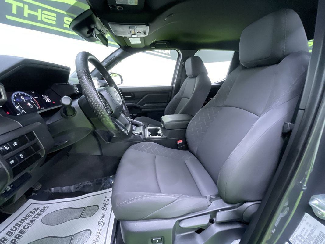 Vehicle image 17 of 29