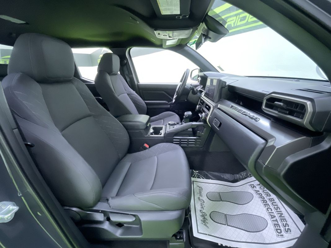 Vehicle image 28 of 29