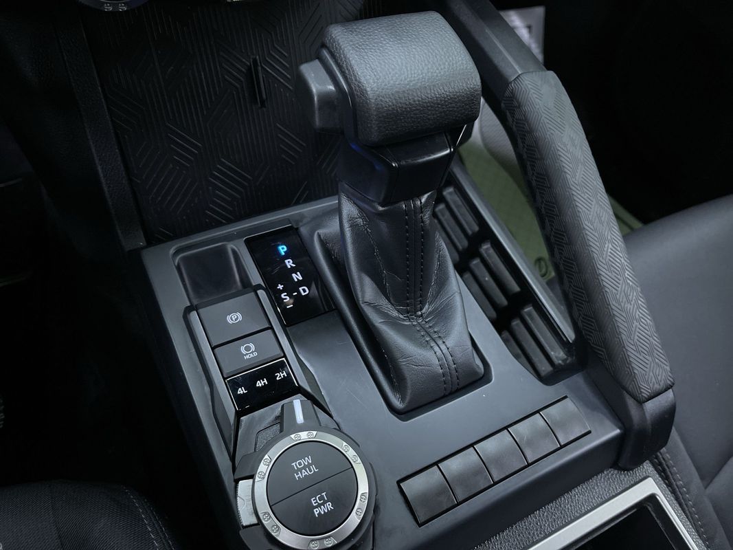 Vehicle image 24 of 29