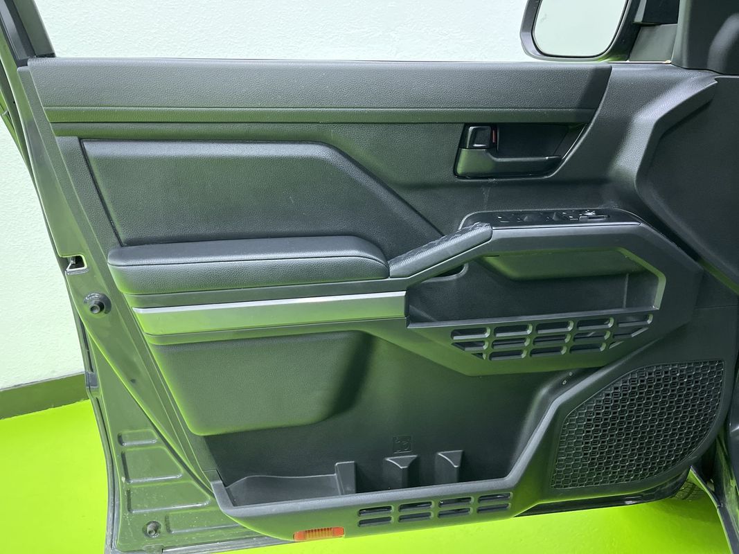 Vehicle image 16 of 29