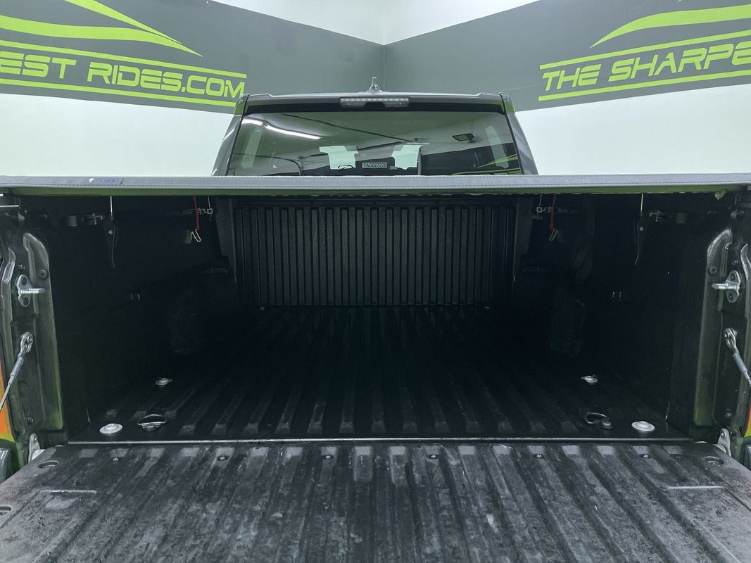 Vehicle image 27 of 29