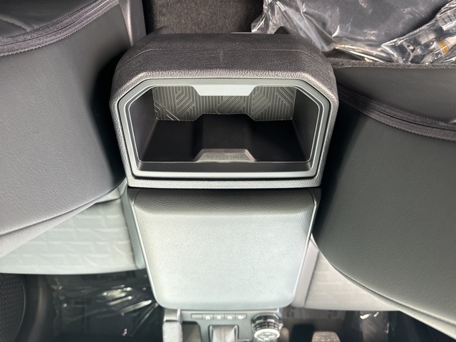 Vehicle image 14 of 23