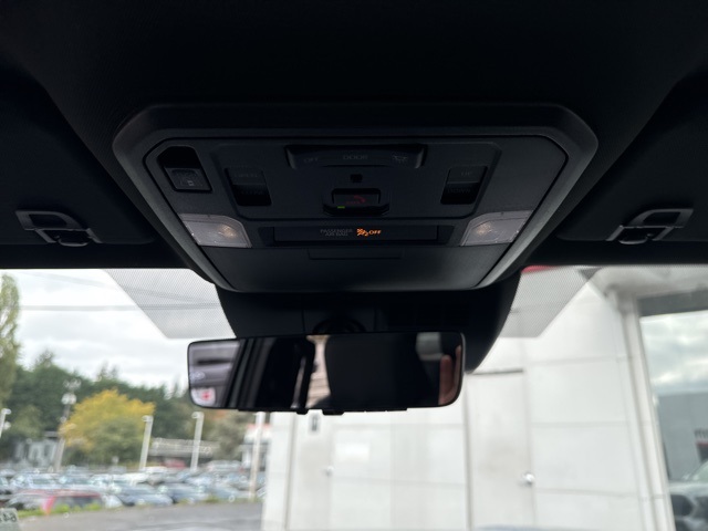 Vehicle image 18 of 23