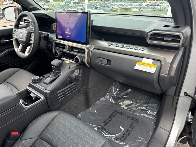 Vehicle image 21 of 23