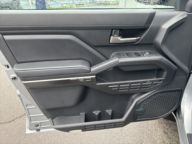 Vehicle image 10 of 23