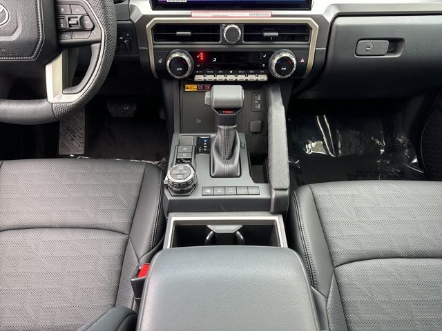Vehicle image 17 of 23