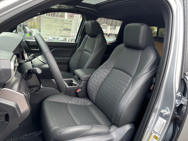 Vehicle image 11 of 23