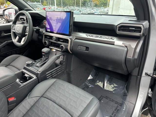 Vehicle image 21 of 23