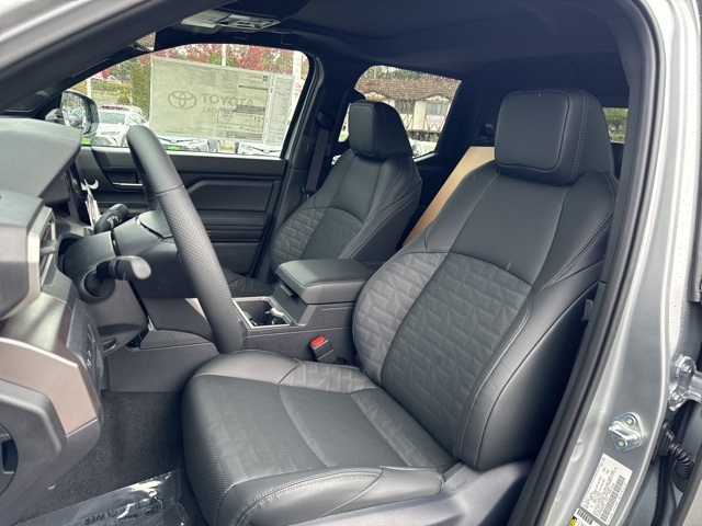 Vehicle image 11 of 21