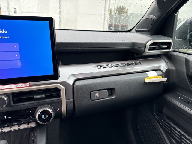 Vehicle image 17 of 21
