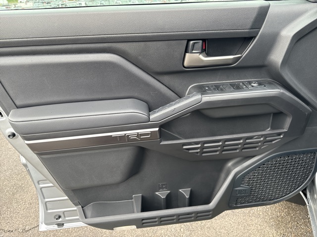 Vehicle image 10 of 21