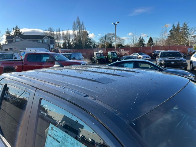 Vehicle image 28 of 37