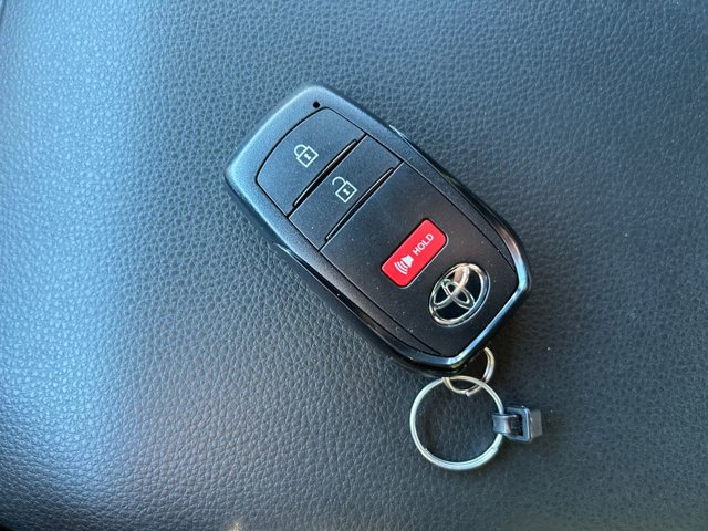Vehicle image 33 of 37