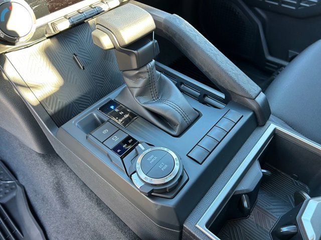 Vehicle image 35 of 37