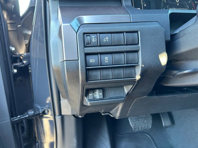 Vehicle image 21 of 37
