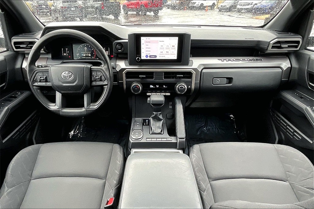 Vehicle image 8 of 32