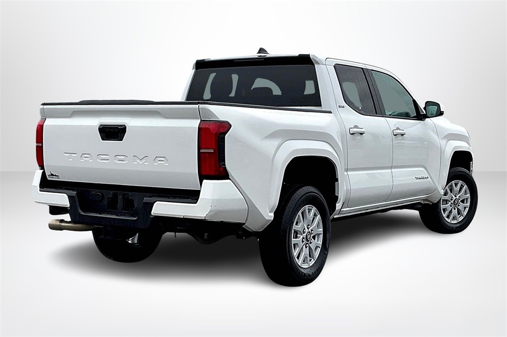 Vehicle image 5 of 32