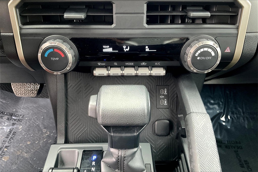 Vehicle image 15 of 32