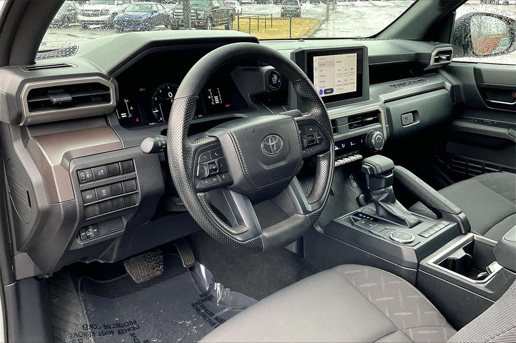 Vehicle image 16 of 32