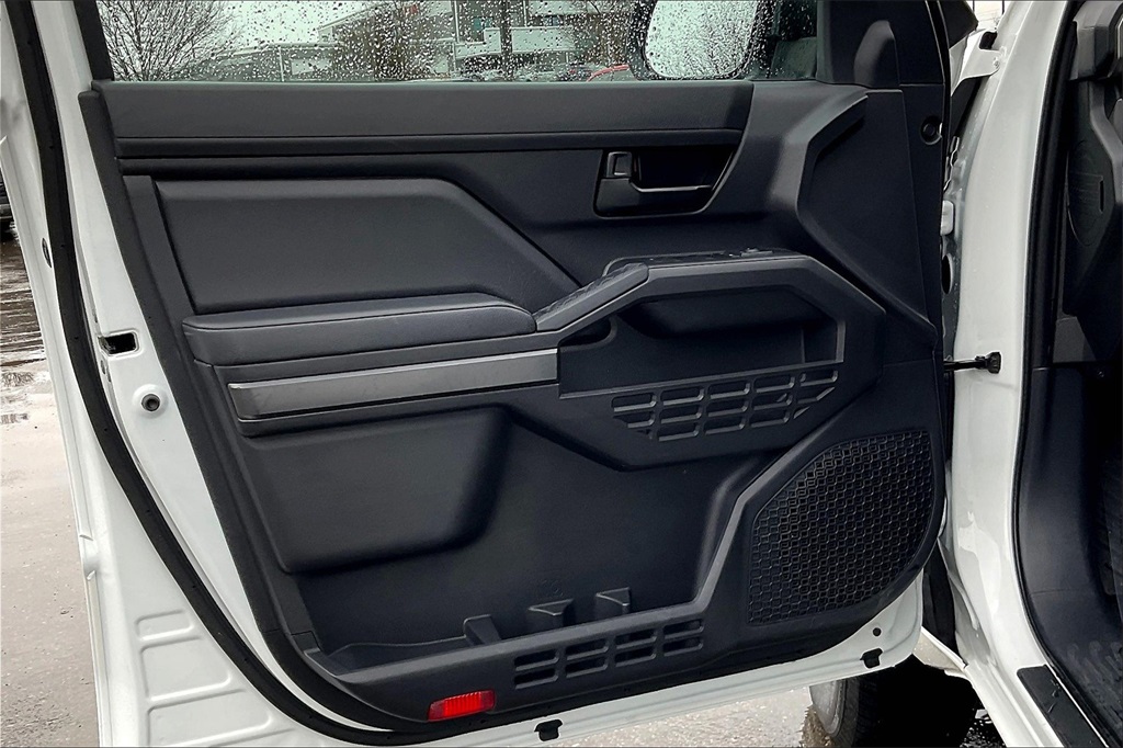 Vehicle image 19 of 32