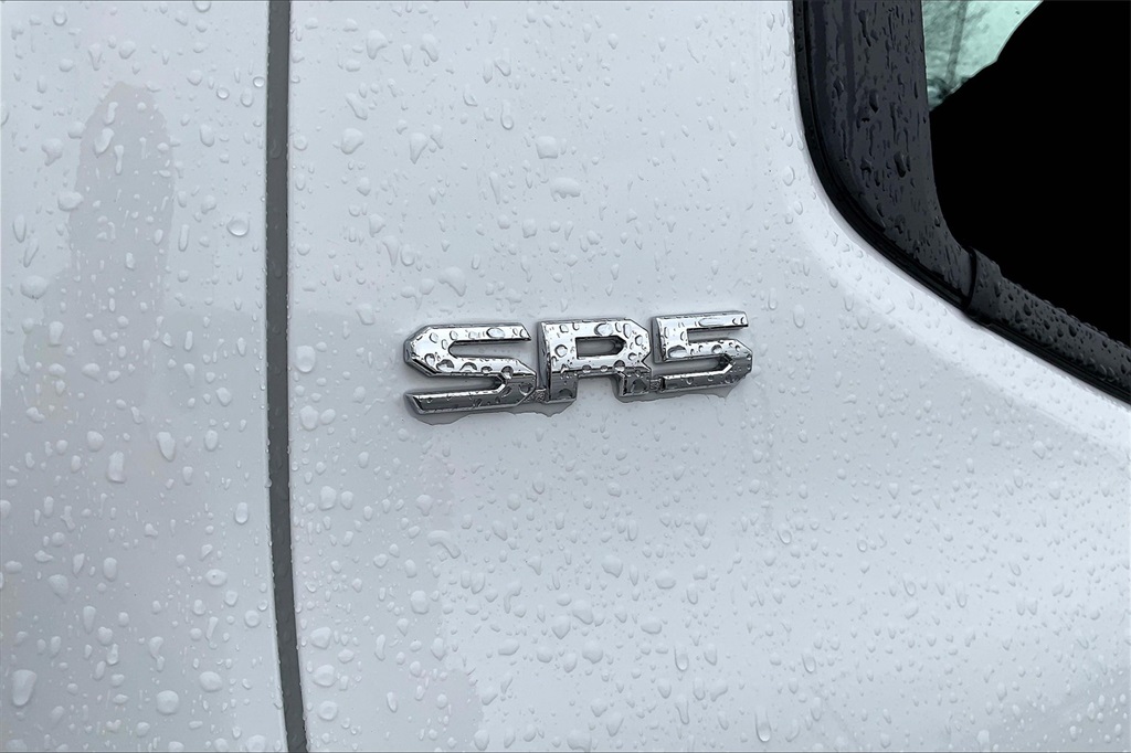 Vehicle image 23 of 32