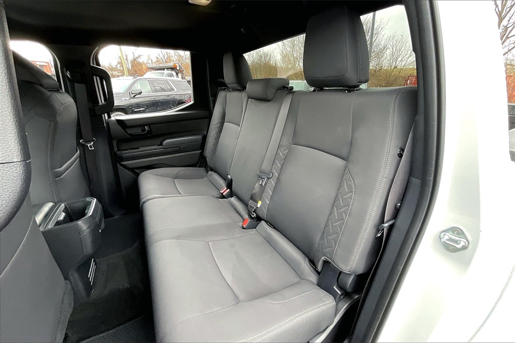 Vehicle image 21 of 32