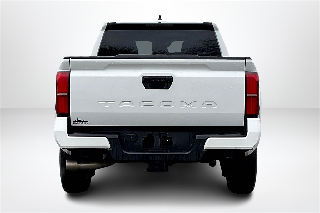 Vehicle image 6 of 32