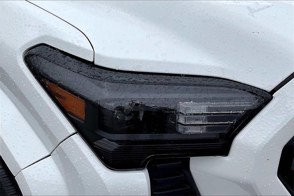Vehicle image 29 of 32